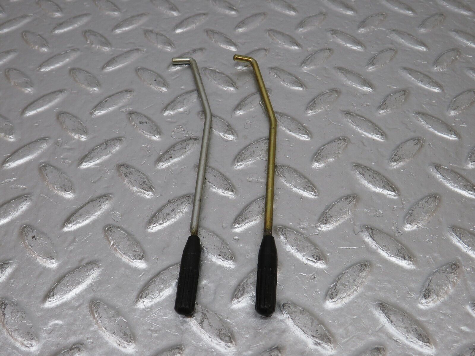 32490 Mercedes-Benz S124 300TE Wagon Front Door Lock Knob Pair