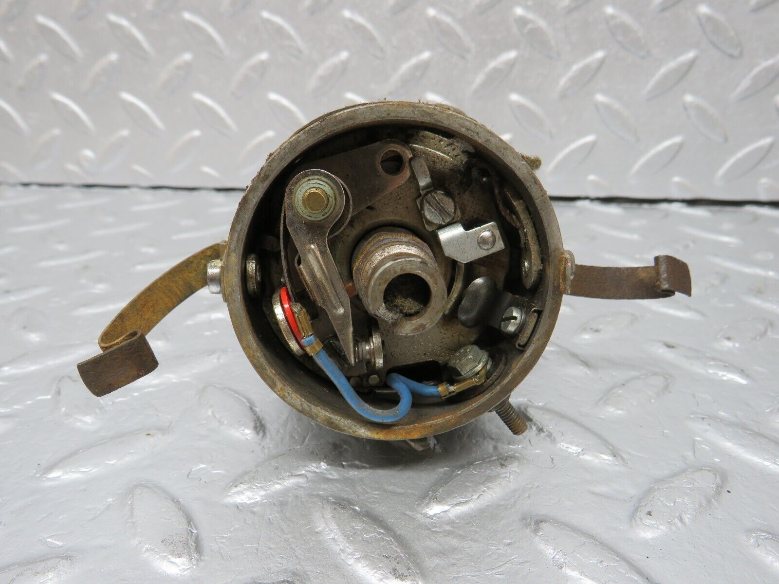 40364 Mercedes-Benz W110 230 Ignition Distributor Bosch 0231116038