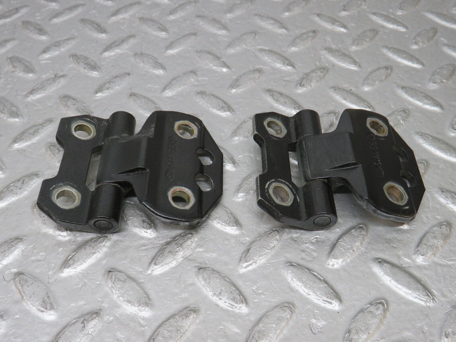 37737 Mercedes-Benz A124 320E Cabriolet Door Hinge Right Side