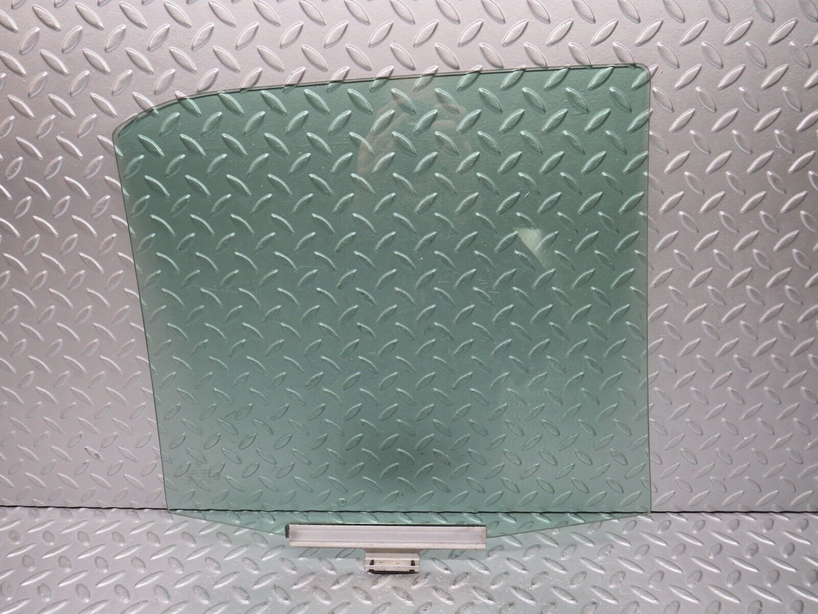 39071 Mercedes-Benz W201 190E 2.6L Rear Left Door Window Glass