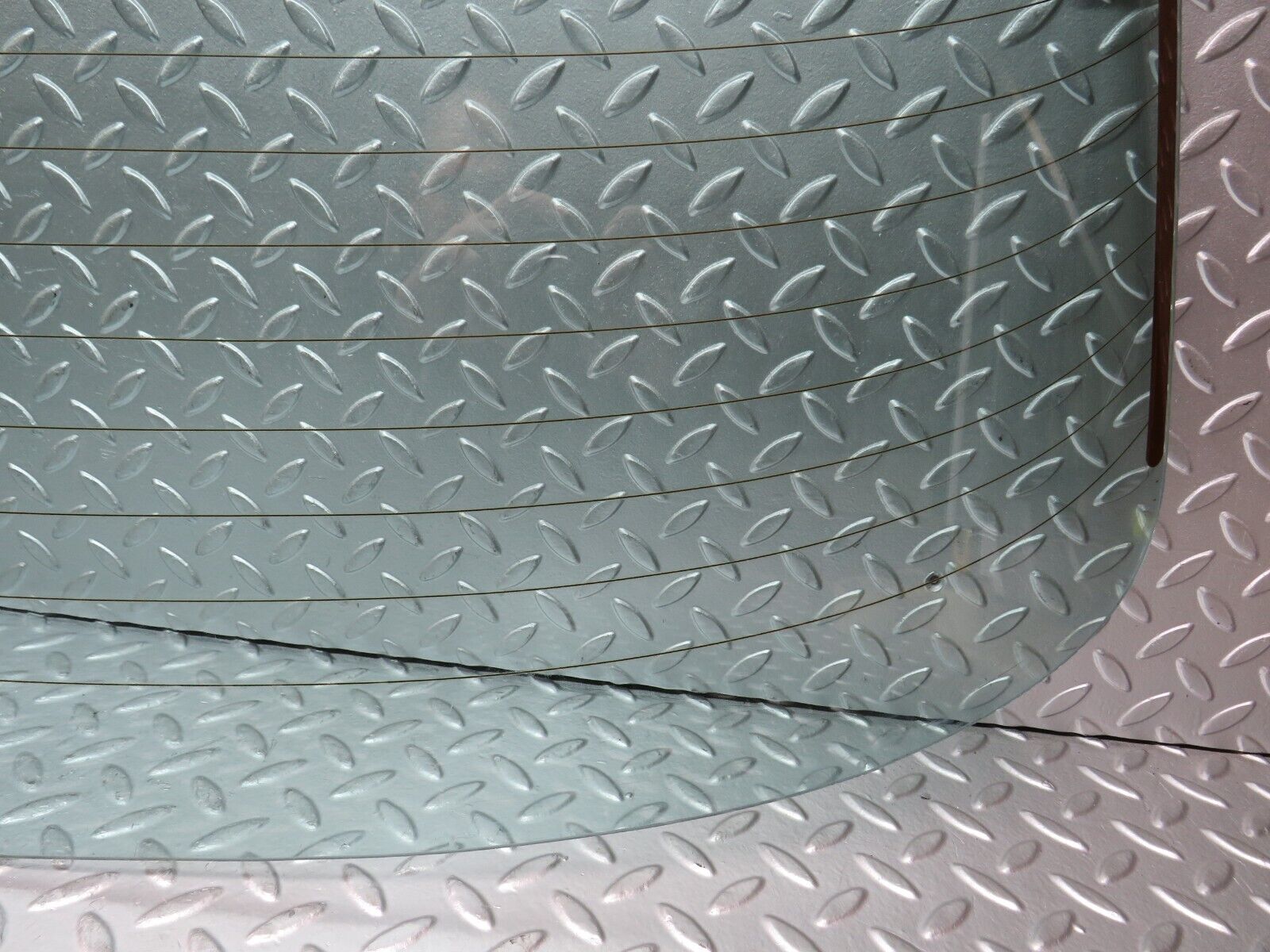 29820 Mercedes-Benz W123 230E Rear Heated Windscreen Glass