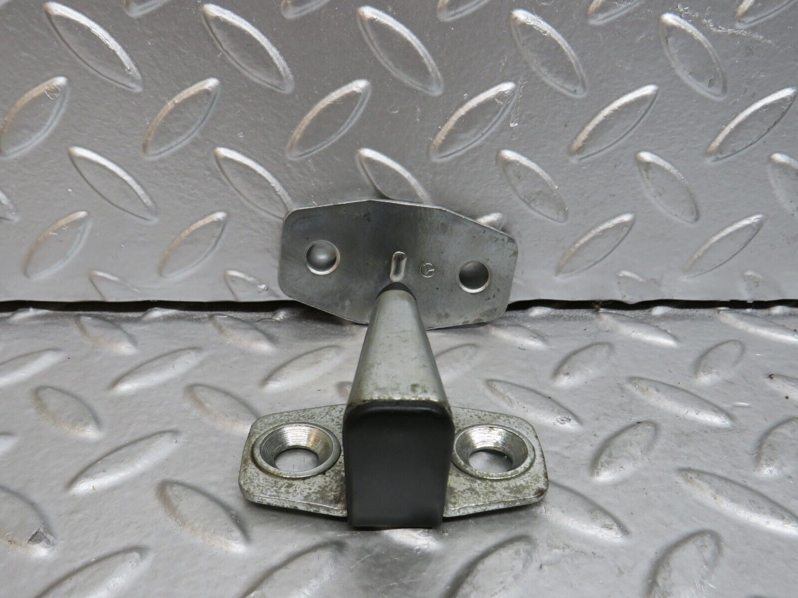 29572 Mercedes-Benz W124 230E Door Lock Latch