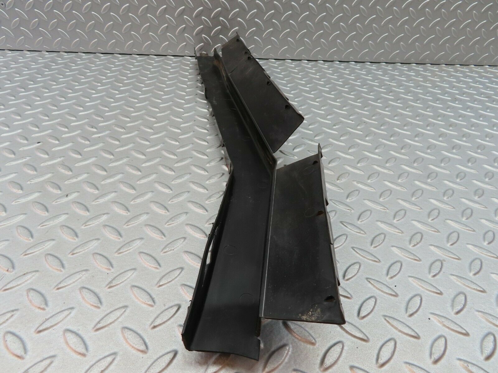 6236 Mercedes-Benz W126 380SE Floor Cable Duct Right Side 1268210636