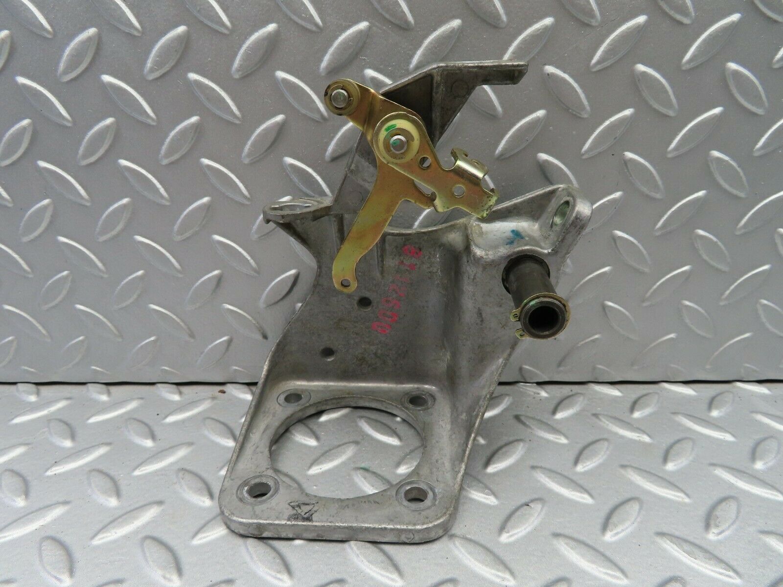 6709 Mercedes-Benz S124 E220 Wagon Brake Pedal Bracket 1242900919