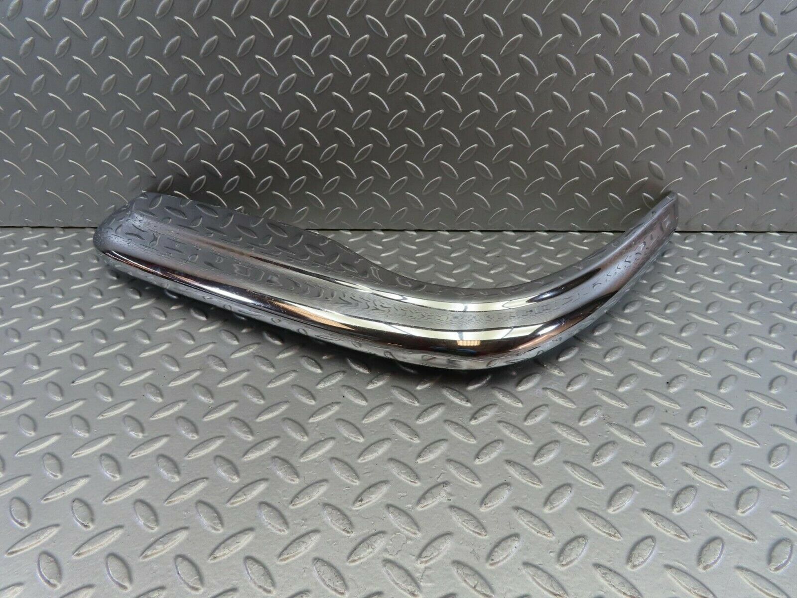 10615 Mercedes-Benz W108 Front Left Upper Bumper Corner