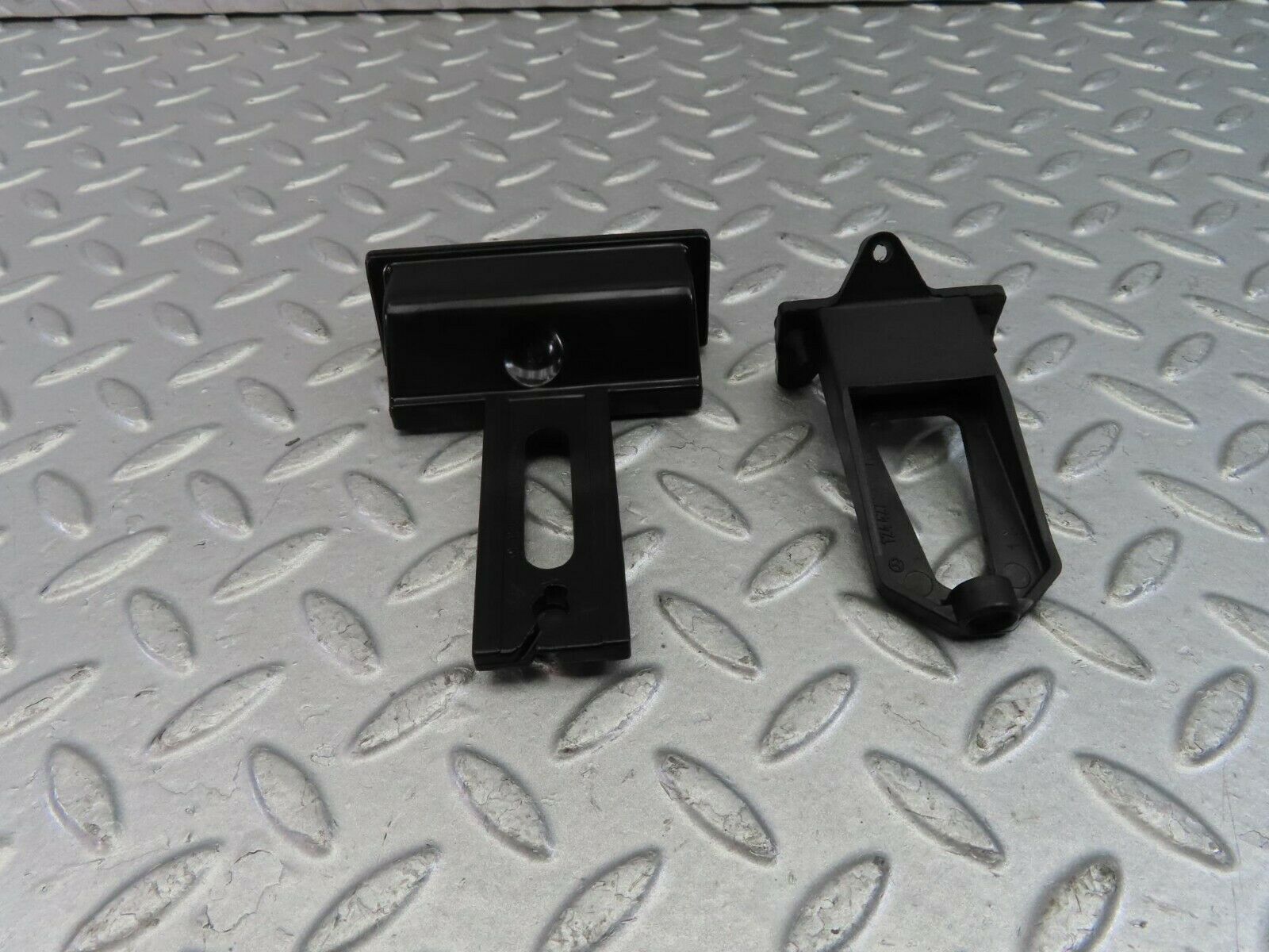 9362 Mercedes-Benz C124 300CE Coupe Parking Brake Release Handle 1244270120