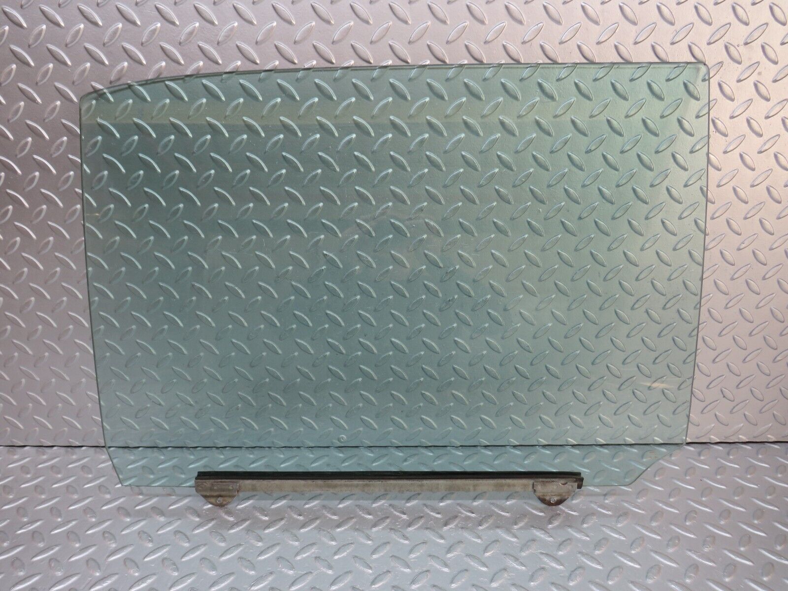 37512 Mercedes-Benz W109 300SEL Rear Right Door Window Glass