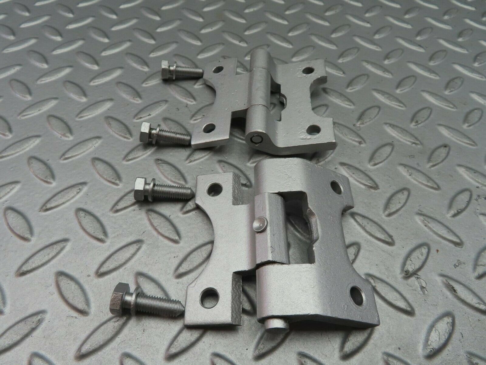 7211 Mercedes-Benz C107 350SLC Coupe Door Hinges Right Pair