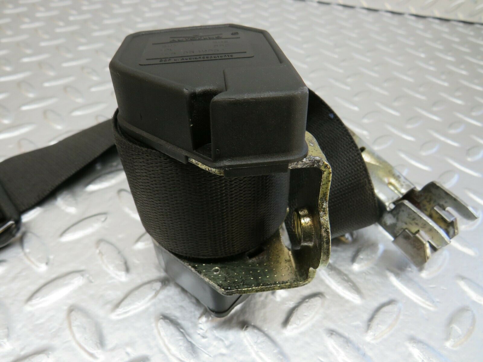 24386 Mercedes-Benz S124 220TE Wagon Front Left Seat Belt 1248609785