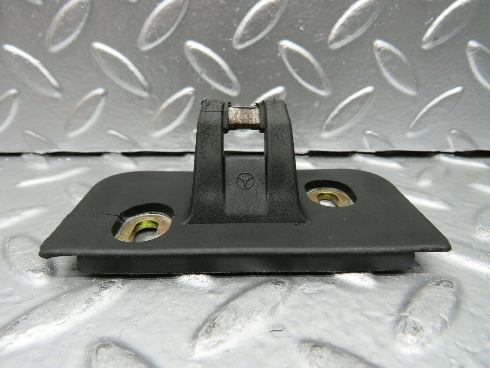 22581 Mercedes-Benz C124 E220 Coupe Trunk Lock Latch