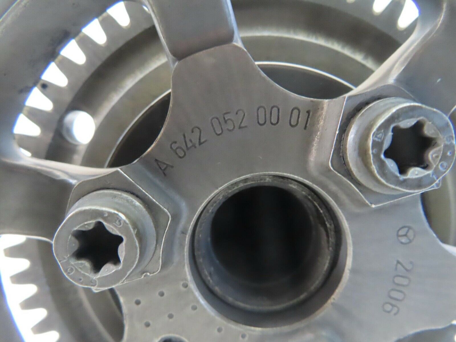 11267 Mercedes-Benz W221 S320 Camshaft Left Side 6420520001