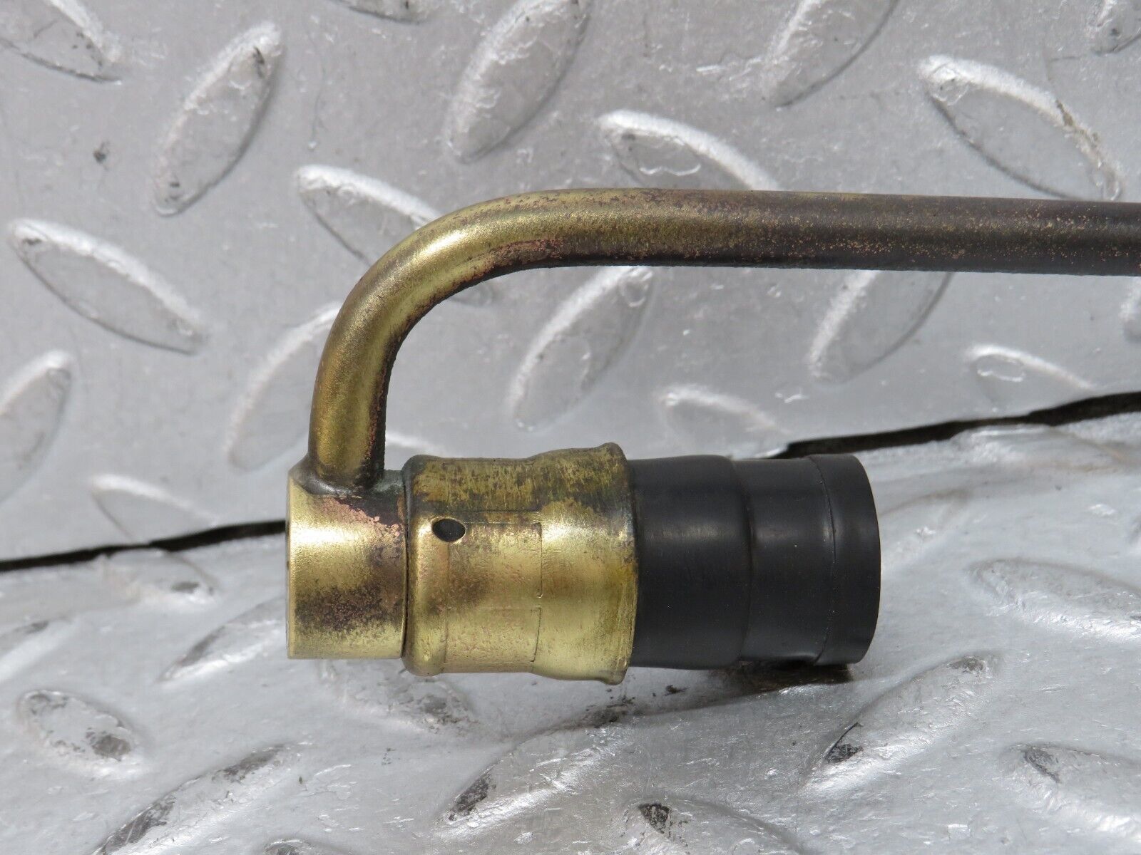 37991 Mercedes-Benz A124 320E Cabriolet Fuel Pipe Line