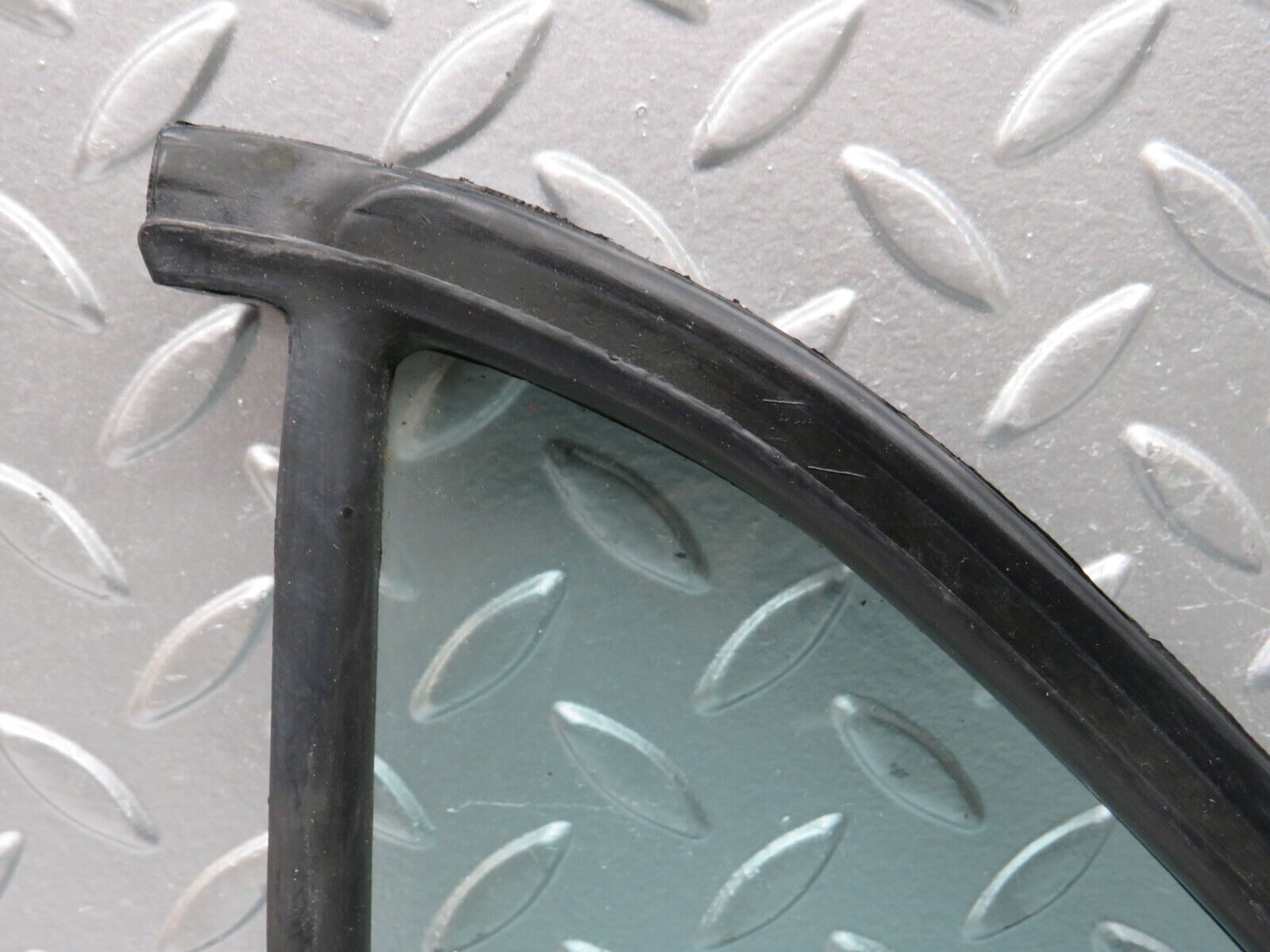 28858 Mercedes-Benz W123 230E Rear Left Quarter Window Glass 1237350124