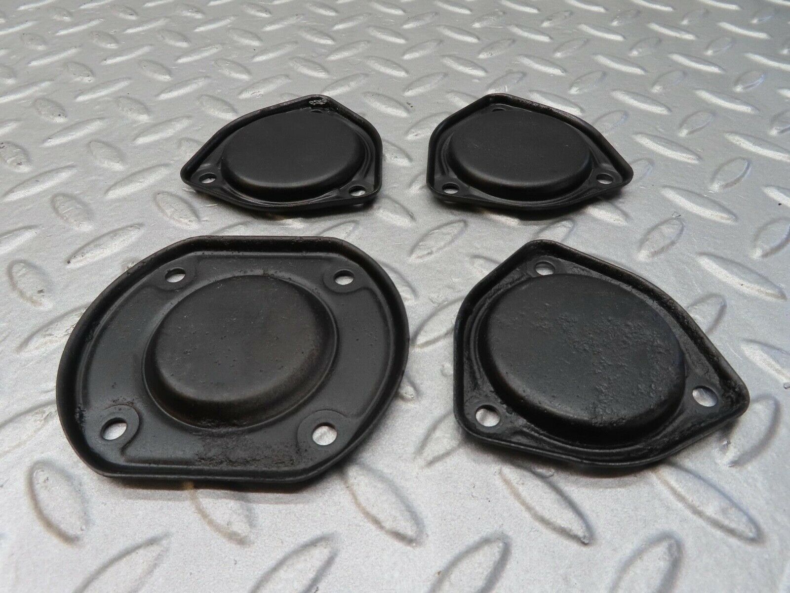 16112 Mercedes-Benz W123 280E Camshaft Access Cover Plate