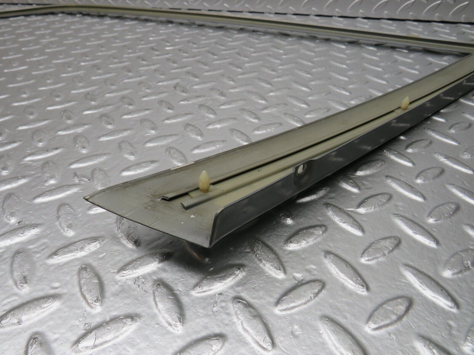 32311 Mercedes-Benz S124 300TE Wagon Front Right Door Exterior Frame Trim