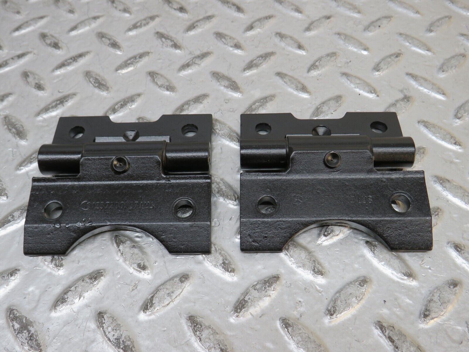 28785 Mercedes-Benz W123 230E Door Hinge Pair 1237200037