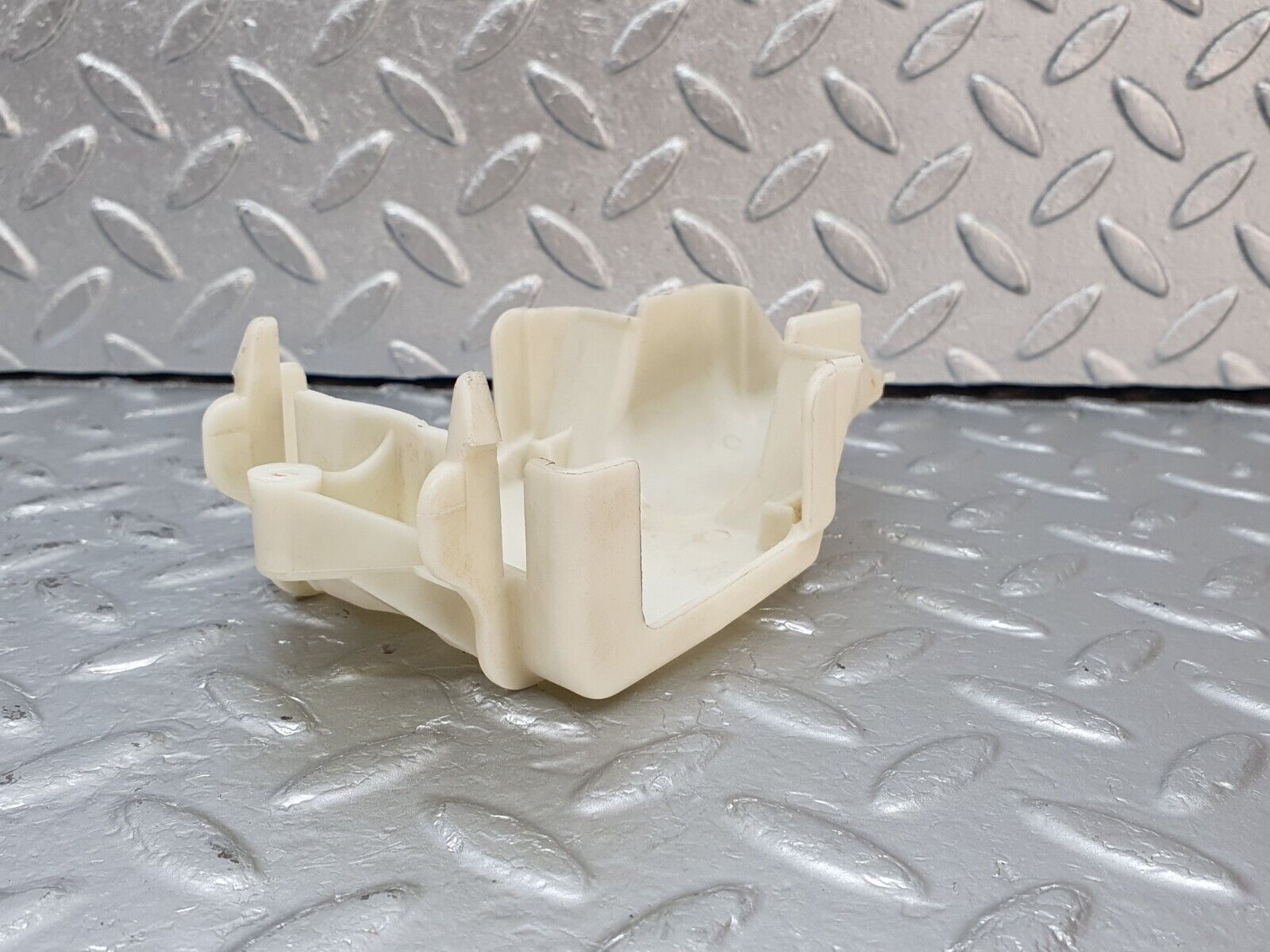 41590 Mercedes-Benz W124 200E Rear Door Lock Vacuum Actuator Cover 1248050590