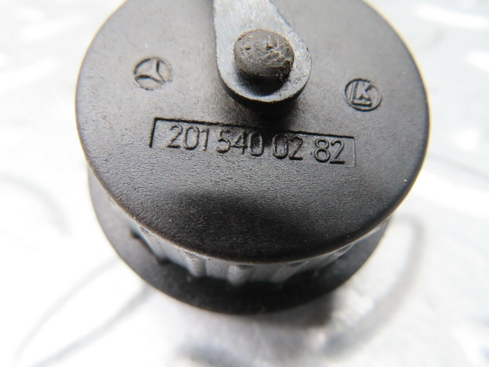 16380 Mercedes-Benz W124 260E Diagnostic Connector 2015400282