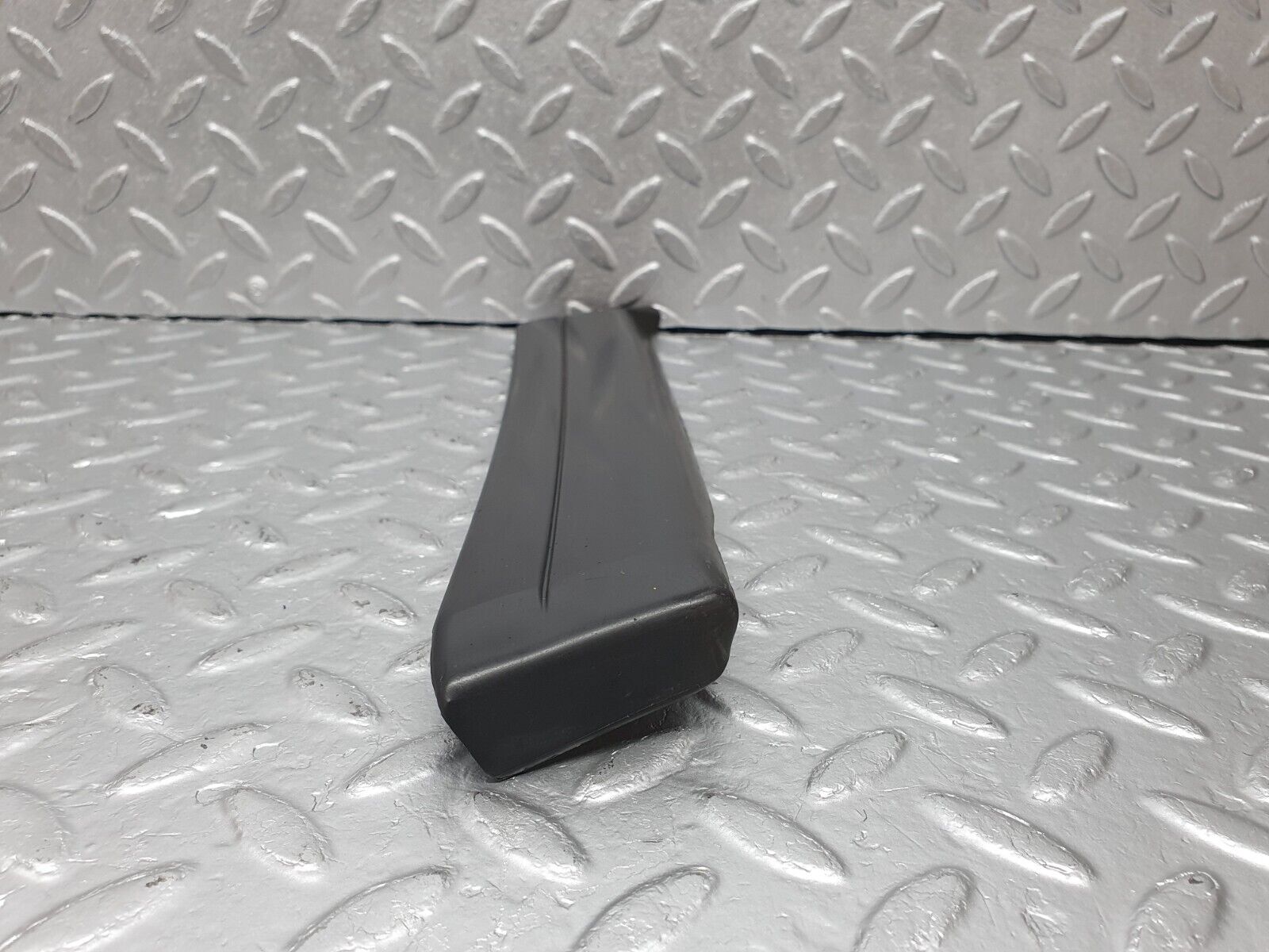 41424 Mercedes-Benz W124 200E Front Left Fender Wing Lower Moulding Trim