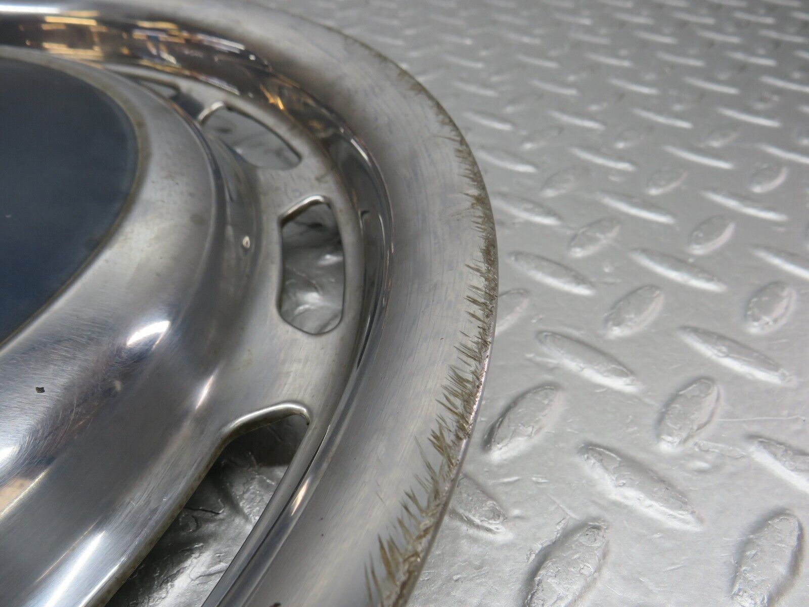 37465 Mercedes-Benz W109 300SEL Wheel Hub Cap 14"