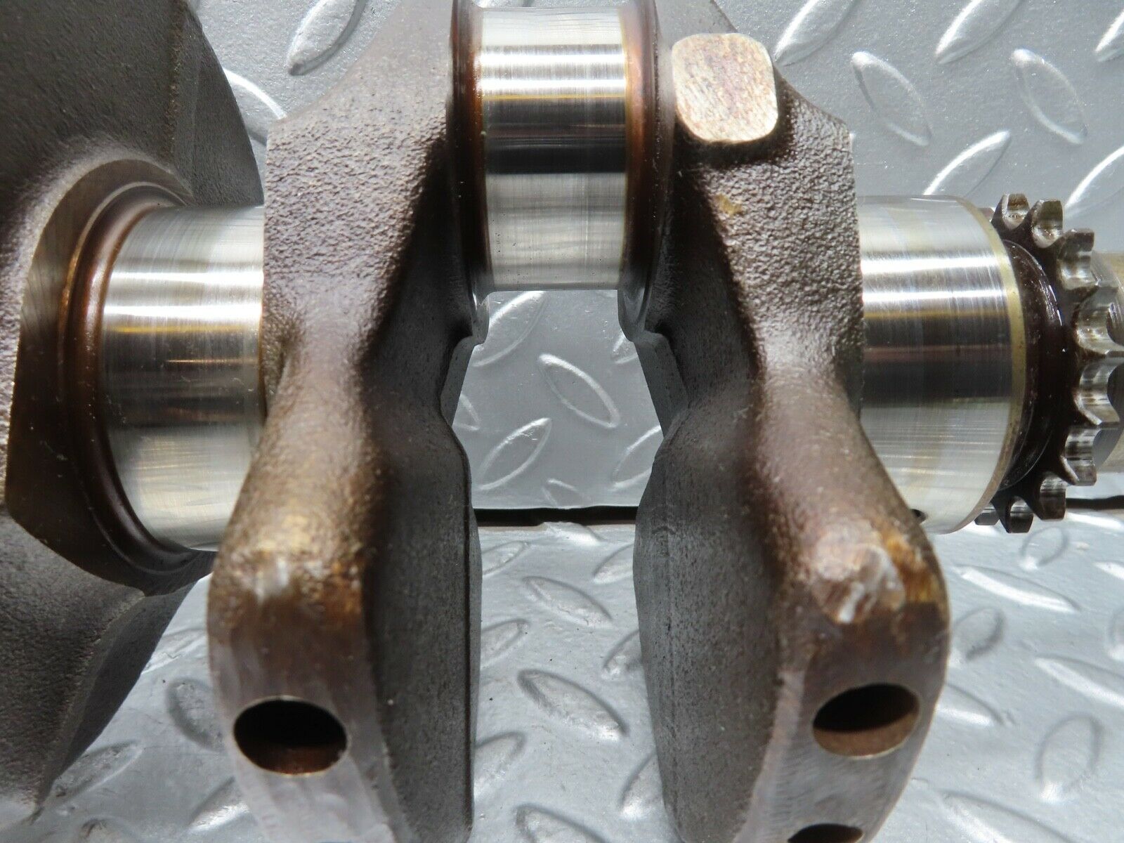 21409 Mercedes-Benz W123 230E Crankshaft 1020310101