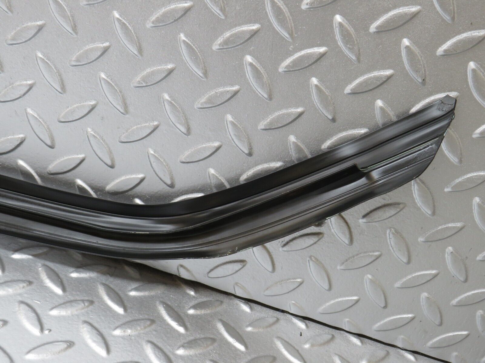 34223 Mercedes-Benz W124 260E Rear Windscreen Lower Rubber Seal