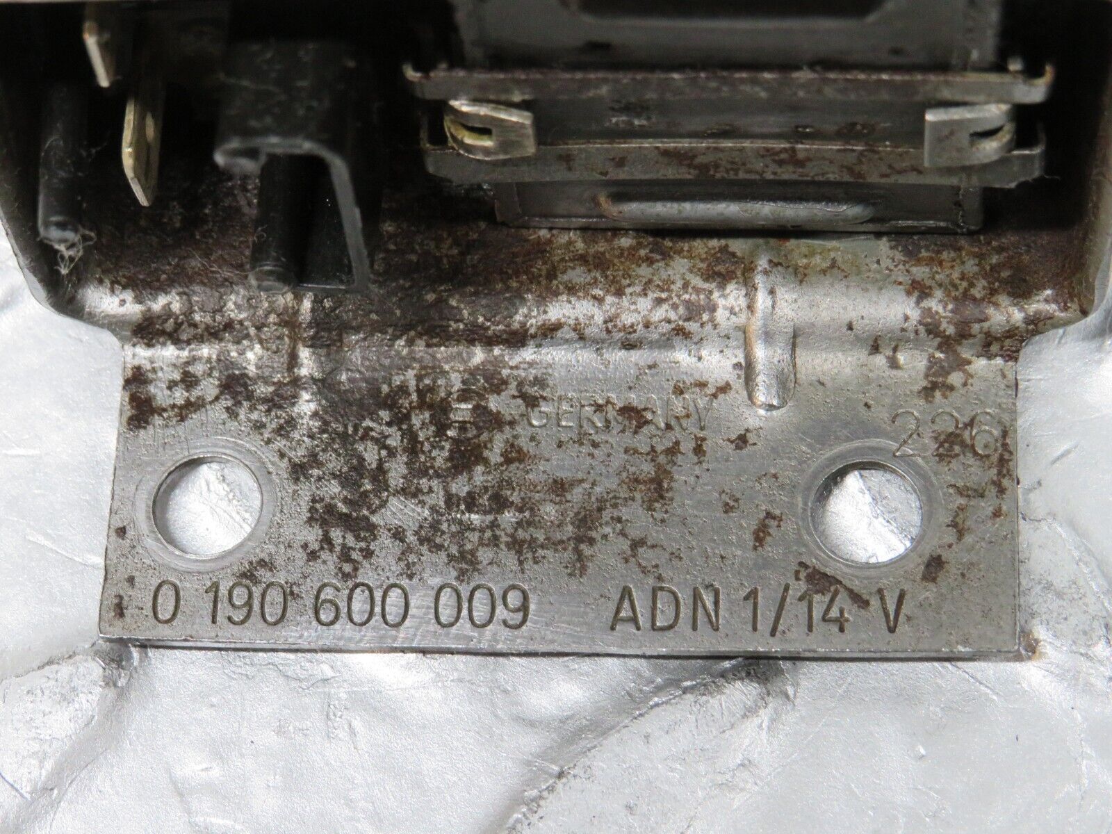 0680 Mercedes-Benz C107 350SLC Coupe Alternator Voltage Regulator Bosch 0190600009