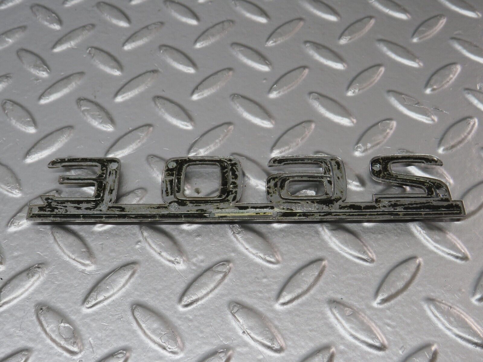 33964 Mercedes-Benz W124 260E Trunk Lid Badge Emblem 1248171515
