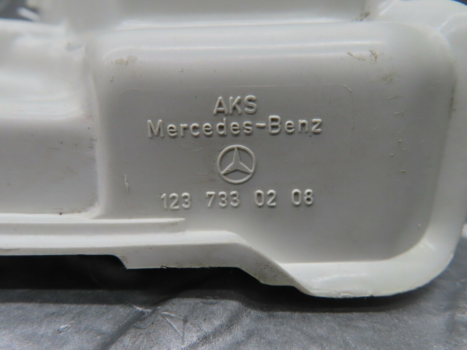 21644 Mercedes-Benz W126 300SE Rear Right Door Lock Mechanism 1237330208