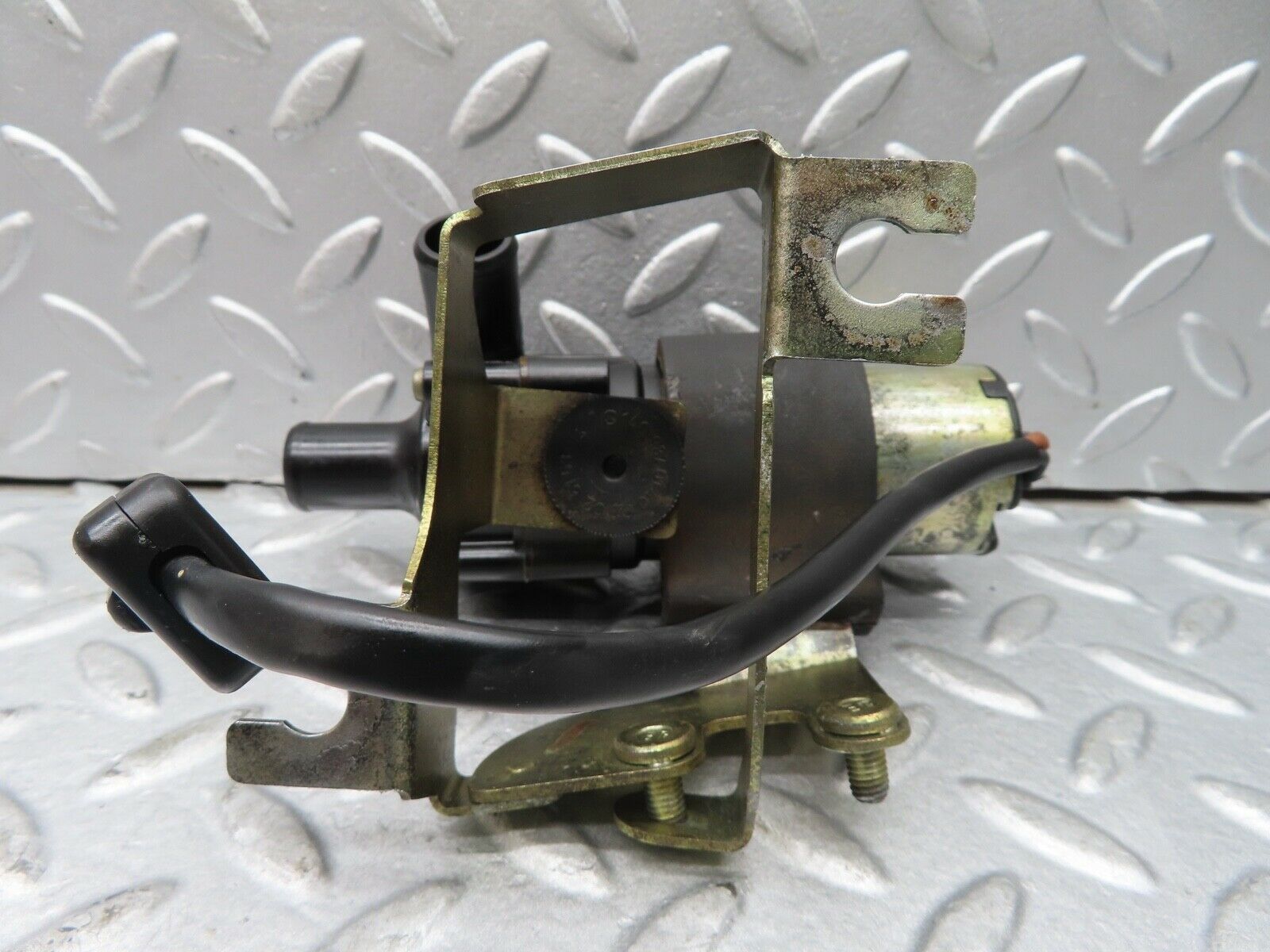 17269 Mercedes-Benz R129 300SL Coupe Heating Water Pump 0018351064