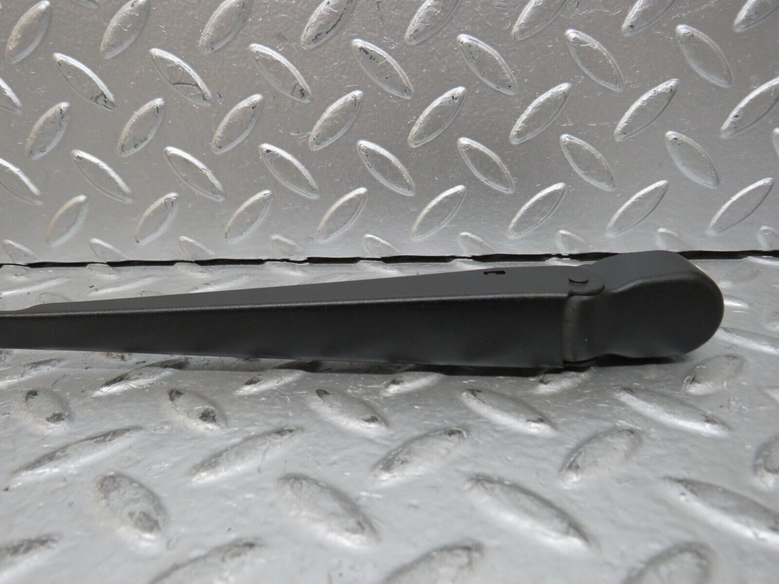 28380 Mercedes-Benz S123 240D Wagon Right Wiper Arm Bosch 3399990553