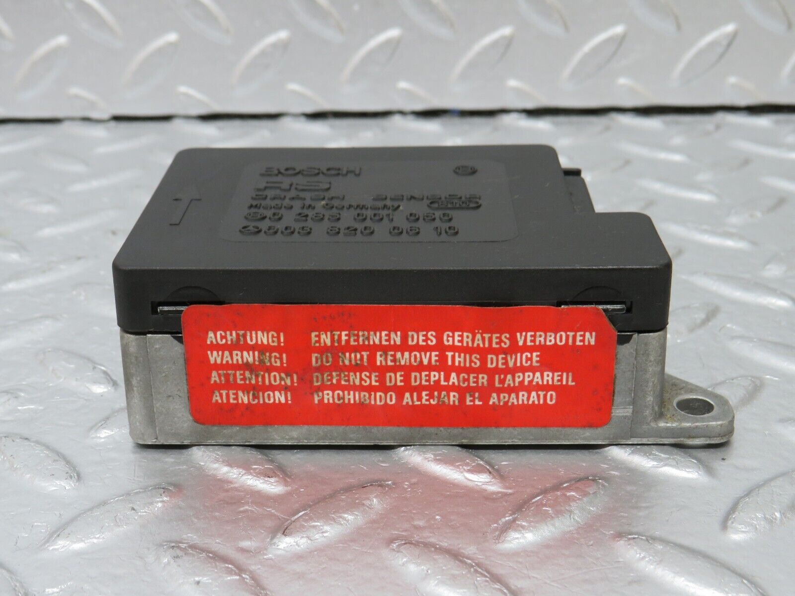 34068 Mercedes-Benz W124 260E Crash Sensor 0038200610 0285001050