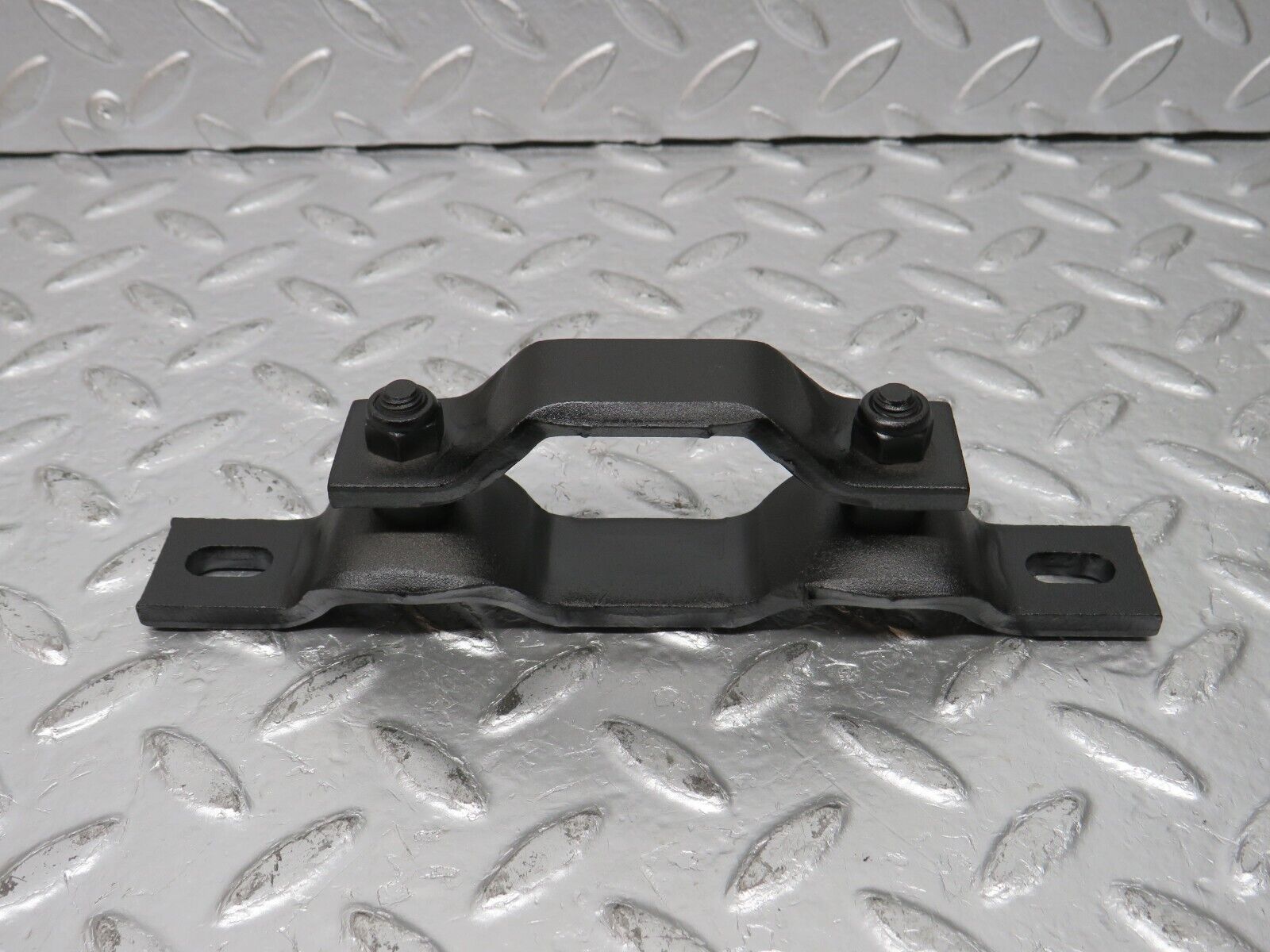 31112 Mercedes-Benz W123 200D Engine Mount Bracket