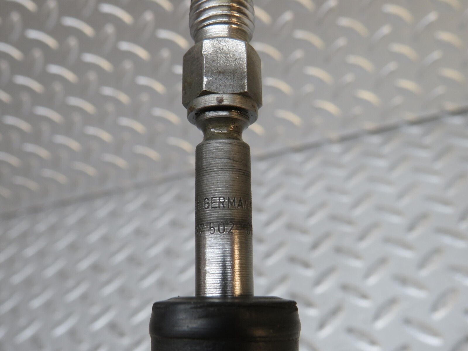 29928 Mercedes-Benz W123 230E Fuel Injector Bosch 0437502010