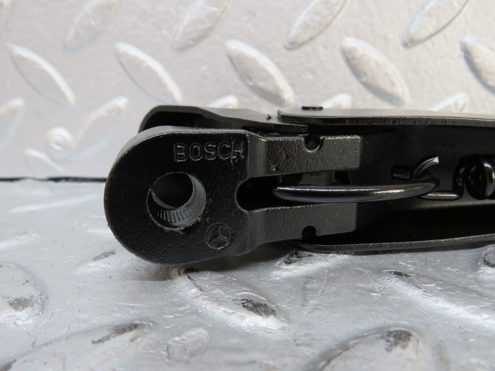 36166 Mercedes-Benz W126 420SE Windscreen Wiper Arm Right Side