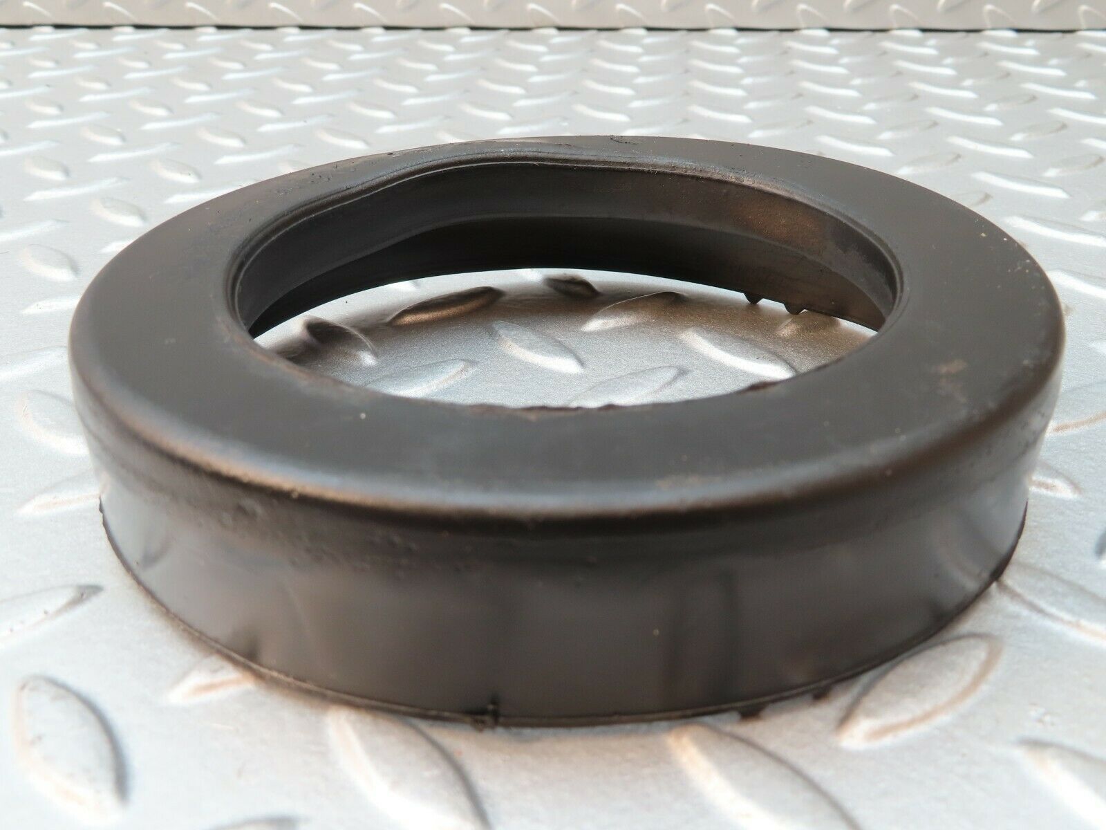 4218 Mercedes-Benz V123 240D LWB Rear Right Shock Absorber Rubber 1153252344