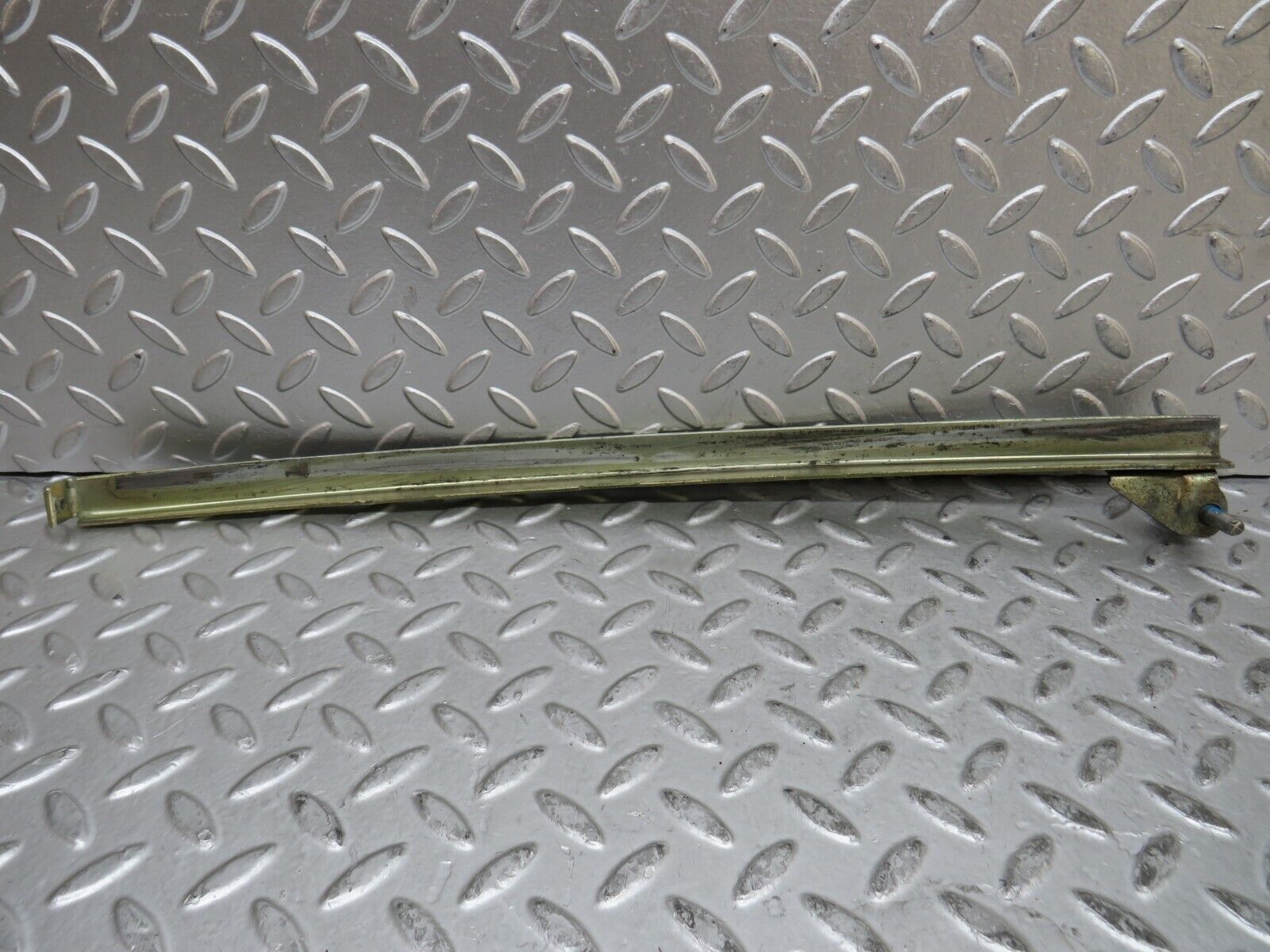 29192 Mercedes-Benz C124 320CE Coupe Left Door Window Channel