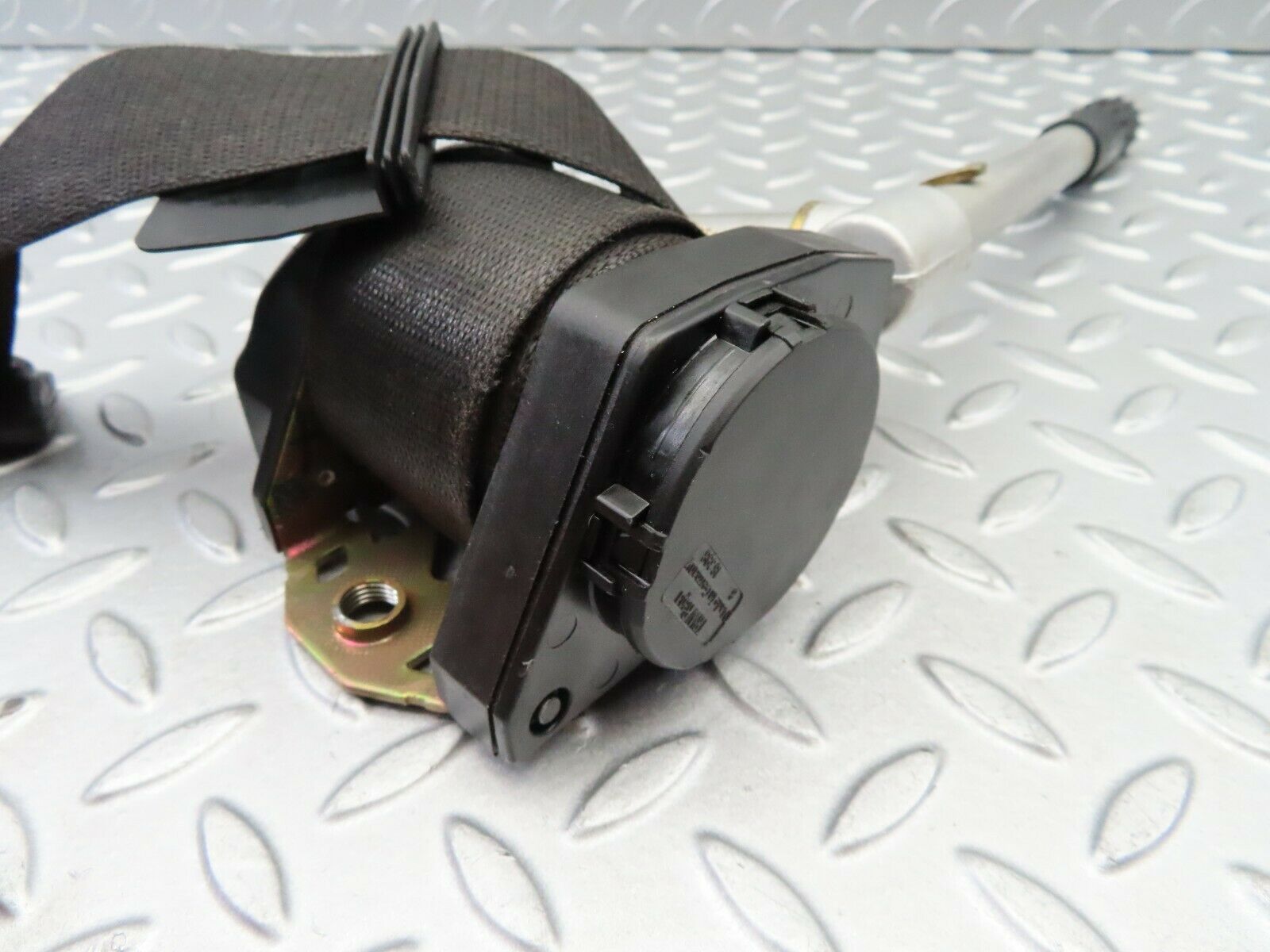 6226 Mercedes-Benz W126 380SE Front Right Seat Belt Driver Side 1268604086