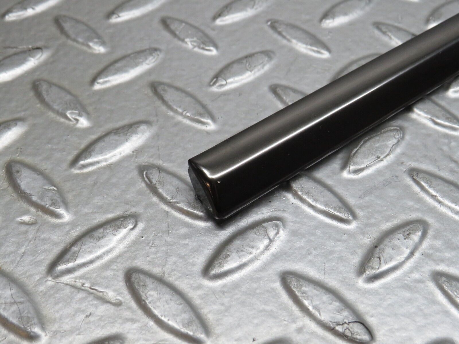 37890 Mercedes-Benz A124 320E Cabriolet Right Door Window Moulding Trim