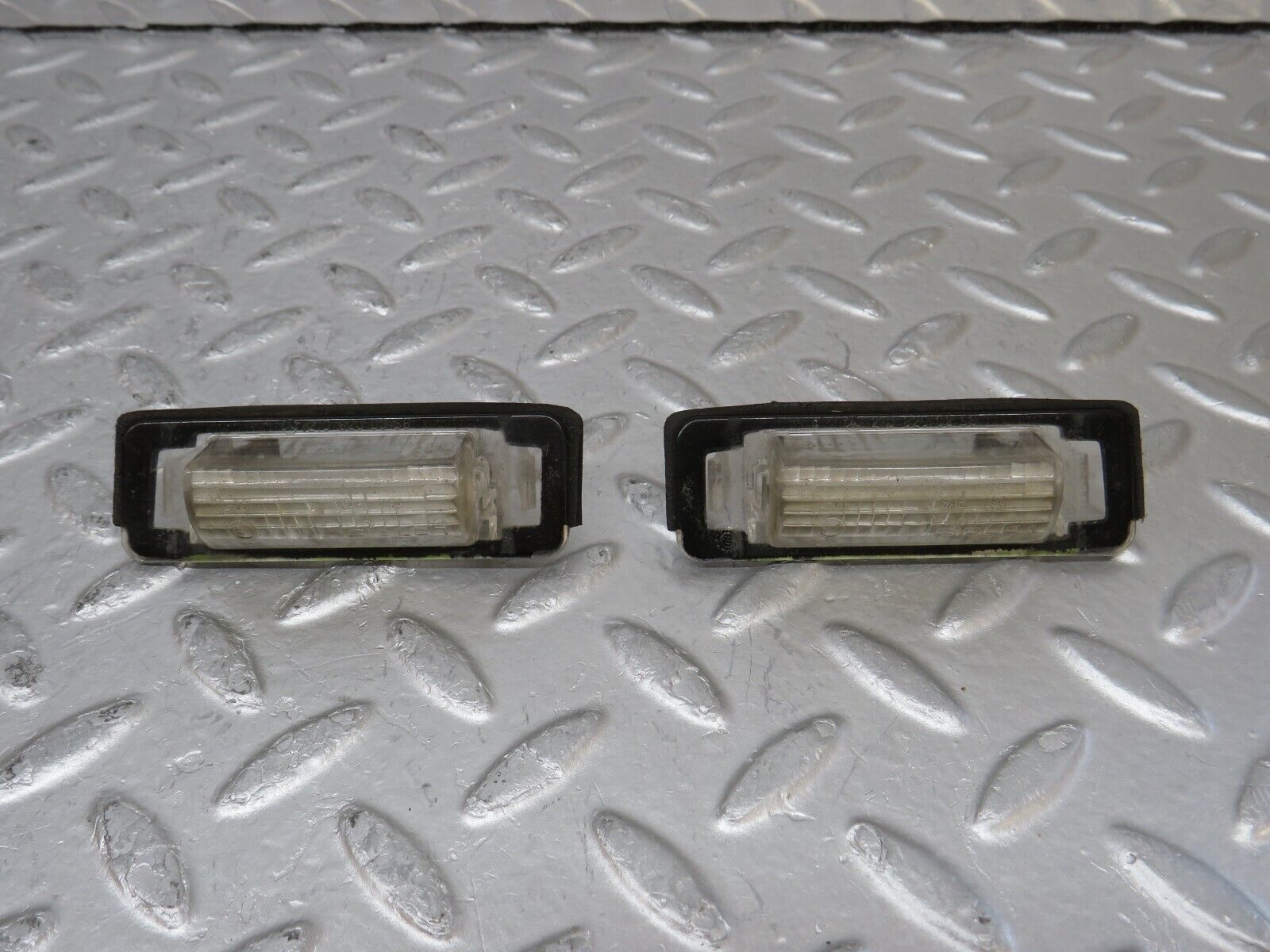 34884 Mercedes-Benz W210 320E number Plate Light 2x 2108200356