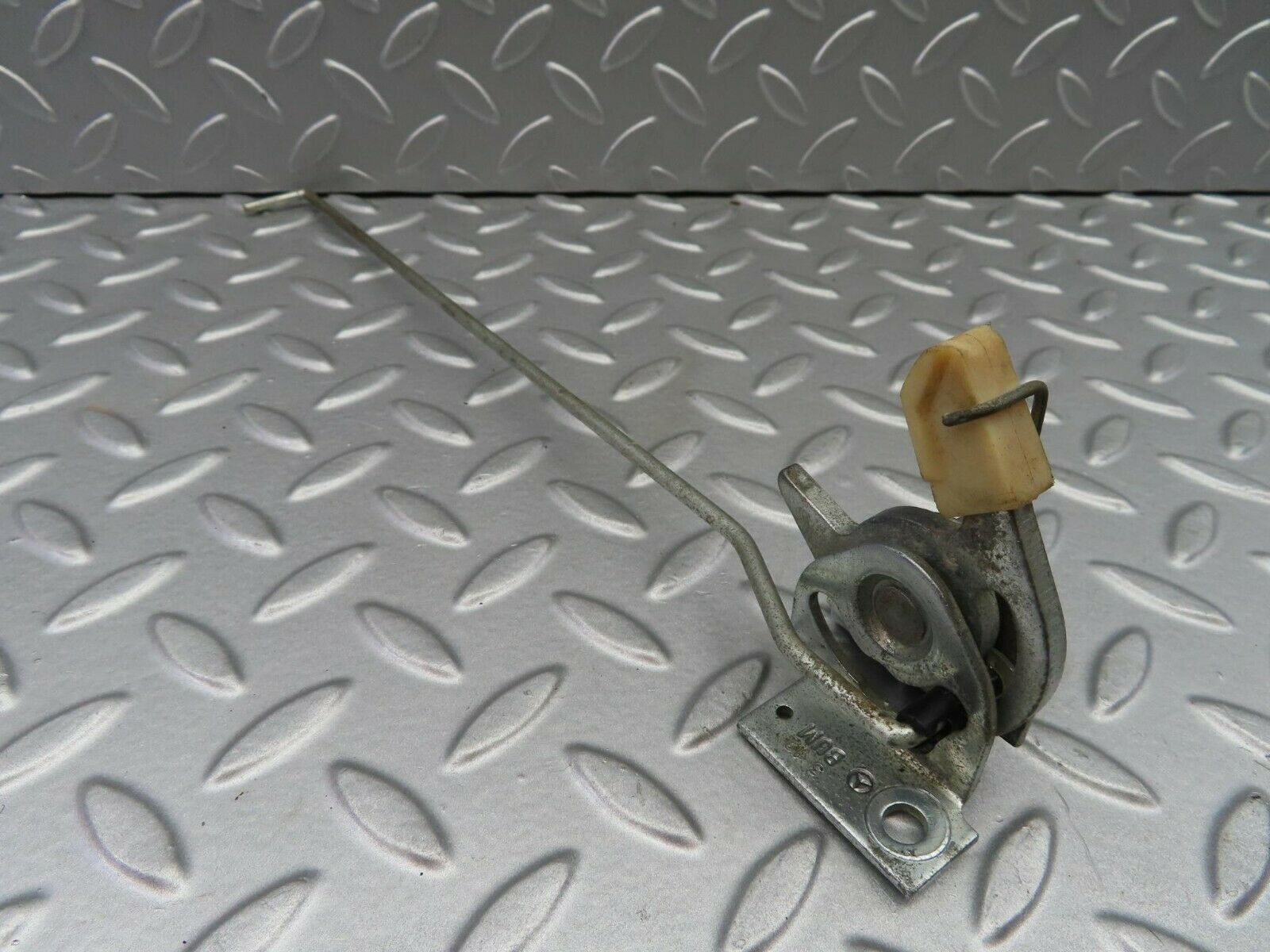 6732 Mercedes-Benz S124 E220 Wagon Rear Seat Bench Locking Mechanism Right