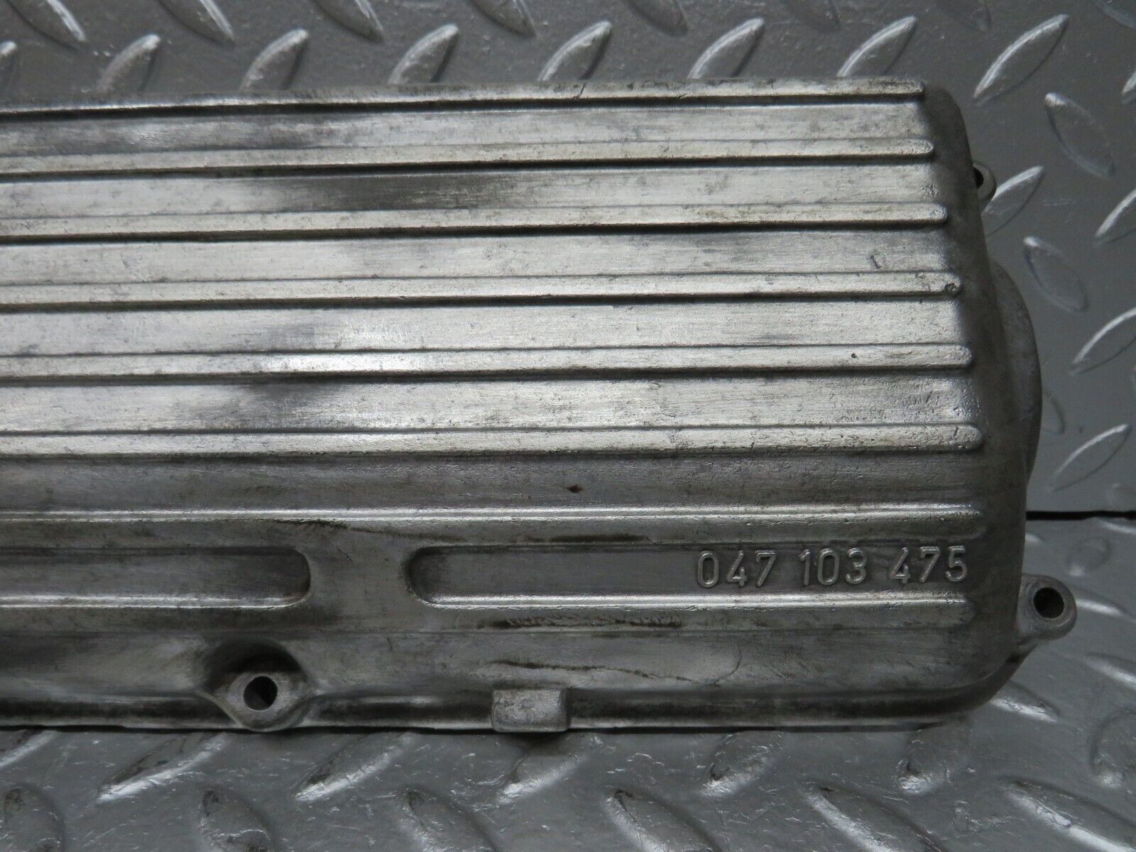 30151 Porsche 924 Rocker Cover 047103475
