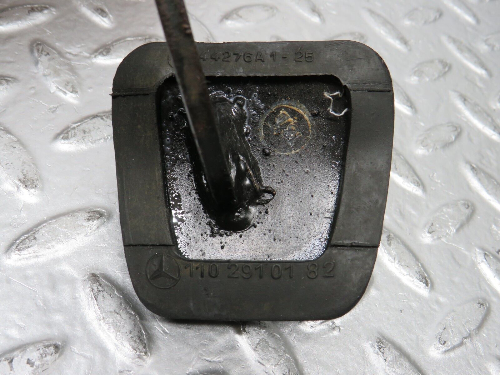 31129 Mercedes-Benz W123 200D Clutch Pedal With Rubber 1102910182