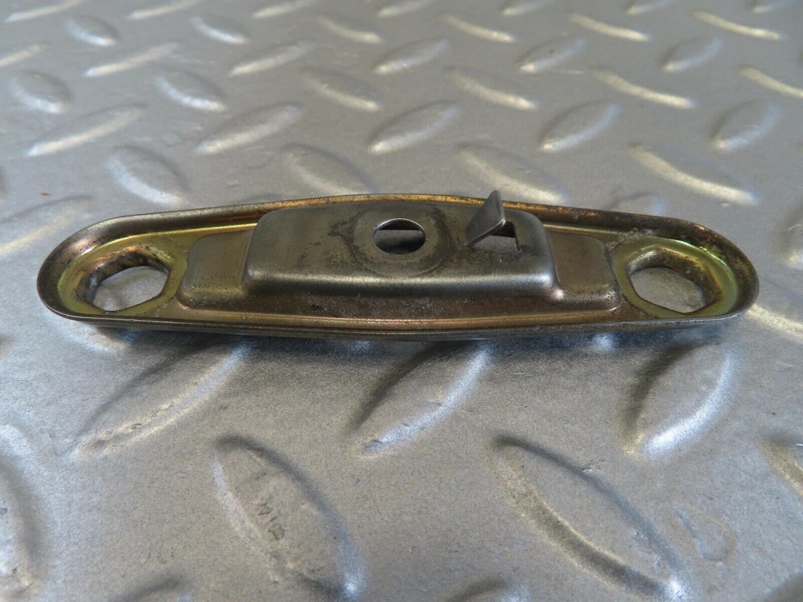 14038 Mercedes-Benz C107 280SLC Fuel Injector Bracket