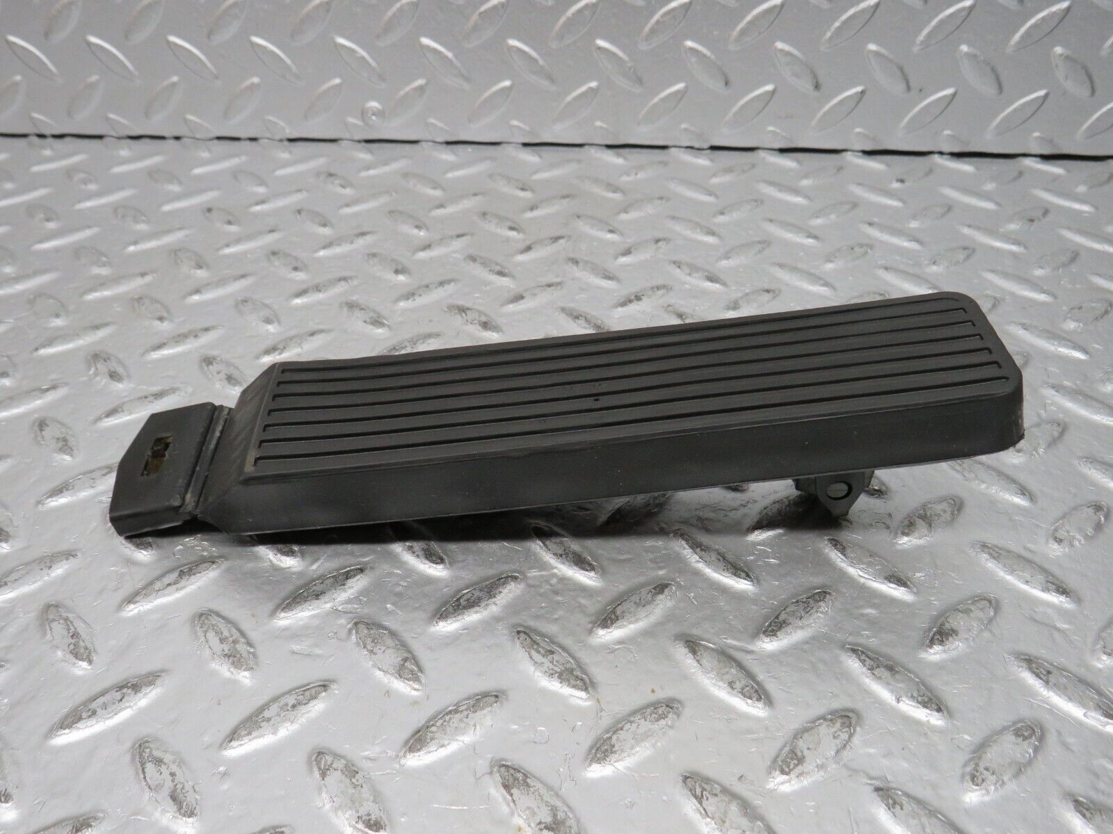 32007 Mercedes-Benz W123 230E Accelerator Pedal With Rubber 1233010082