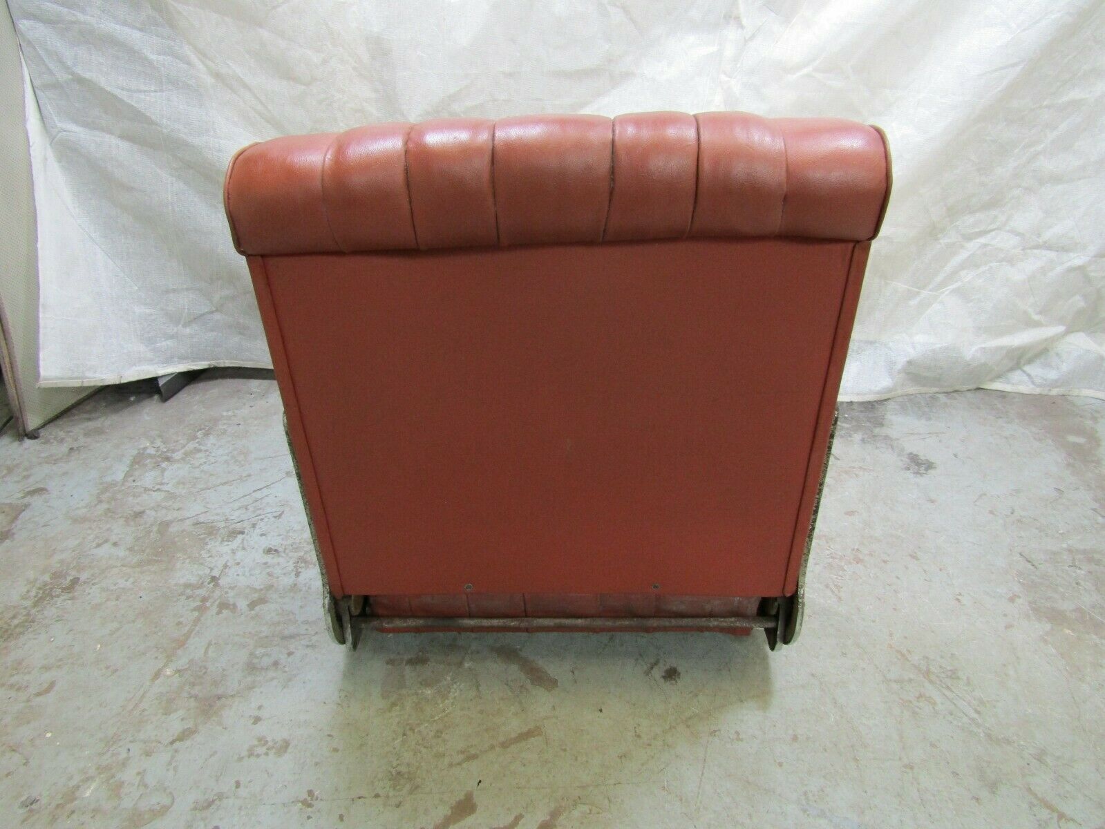 3255 Mercedes-Benz W105 PONTON Front Right Seat Passenger Seat Red Faux Leather