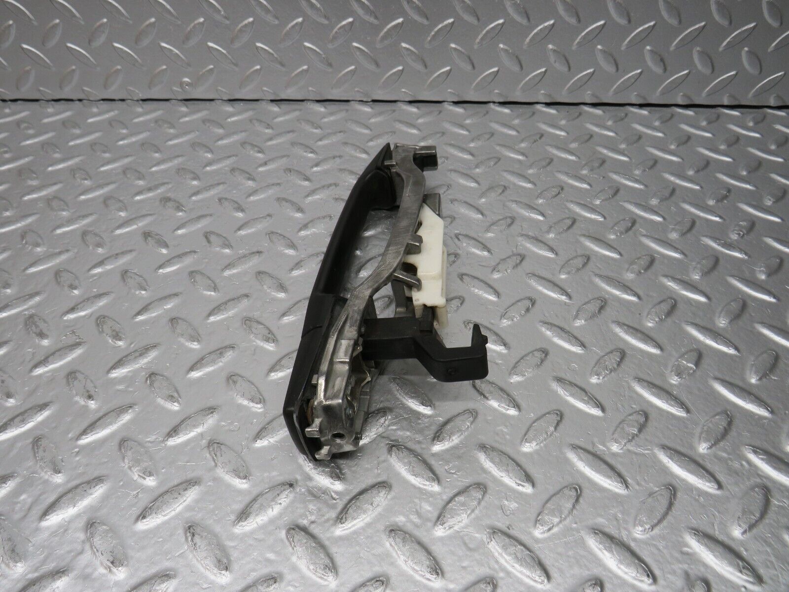 31372 Mercedes-Benz S124 220TE Rear Right Exterior Door Handle