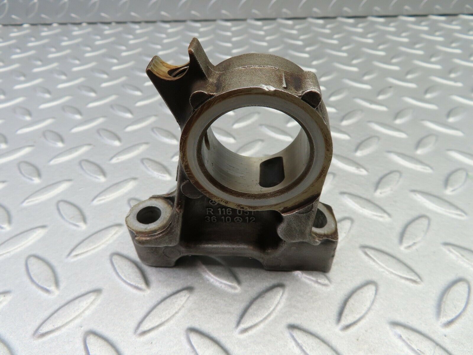 6273 Mercedes-Benz W126 380SE Camshaft Bearing Tower 1160513610