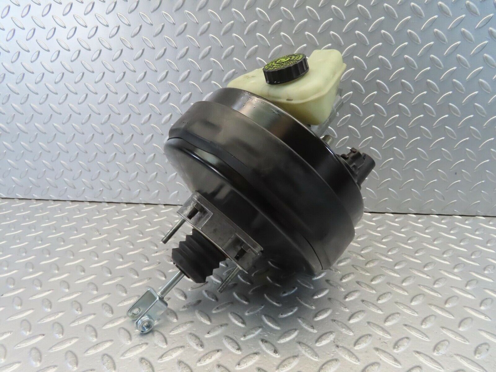 11210 Mercedes-Benz W221 S320 Brake Booster With Master Cylinder 2214300430