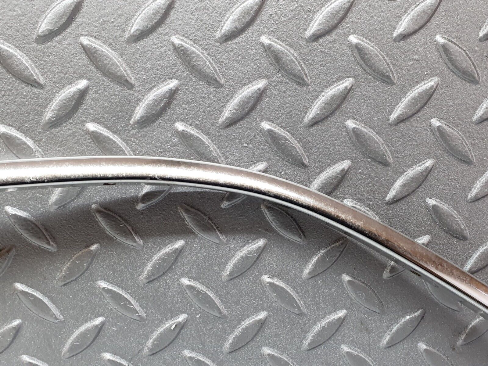 41262 Mercedes-Benz W126 300SE Roof Chrome Trim Left Side